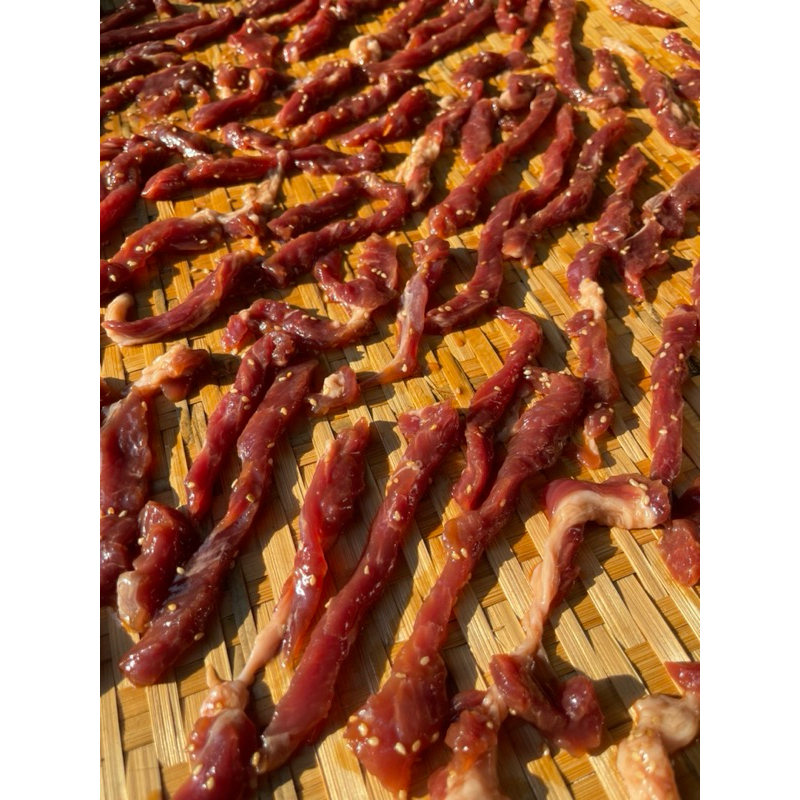 หมูแดดเดียว หมักน้ำมันงา ขนาด 500 กรัม by กนิฐ (ยังไม่ทอด)