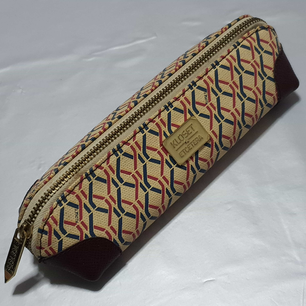 KLOSET ETCETERA กระเป๋าดินสอ /กระเป๋าเครื่องสำอาง⚠️สินค้ามือสอง⚠️รบกวนอ่านก่อนนะคะ🙏🙏