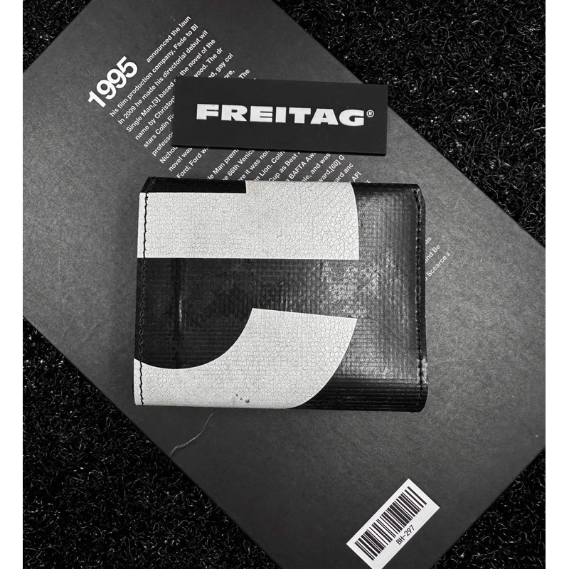 กระเป๋า FREITAG รุ่น F558 LEONARD ผ้าใบดำ