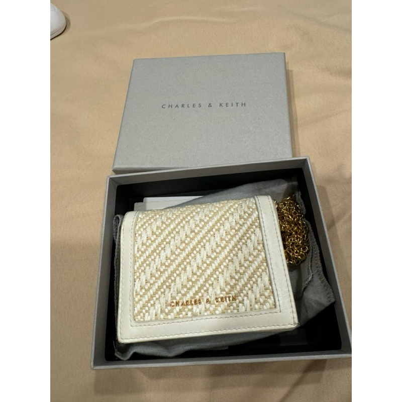 charles & keith กระเป๋าตัง รุ่น Tweed Snap Button Mini Short Wallet