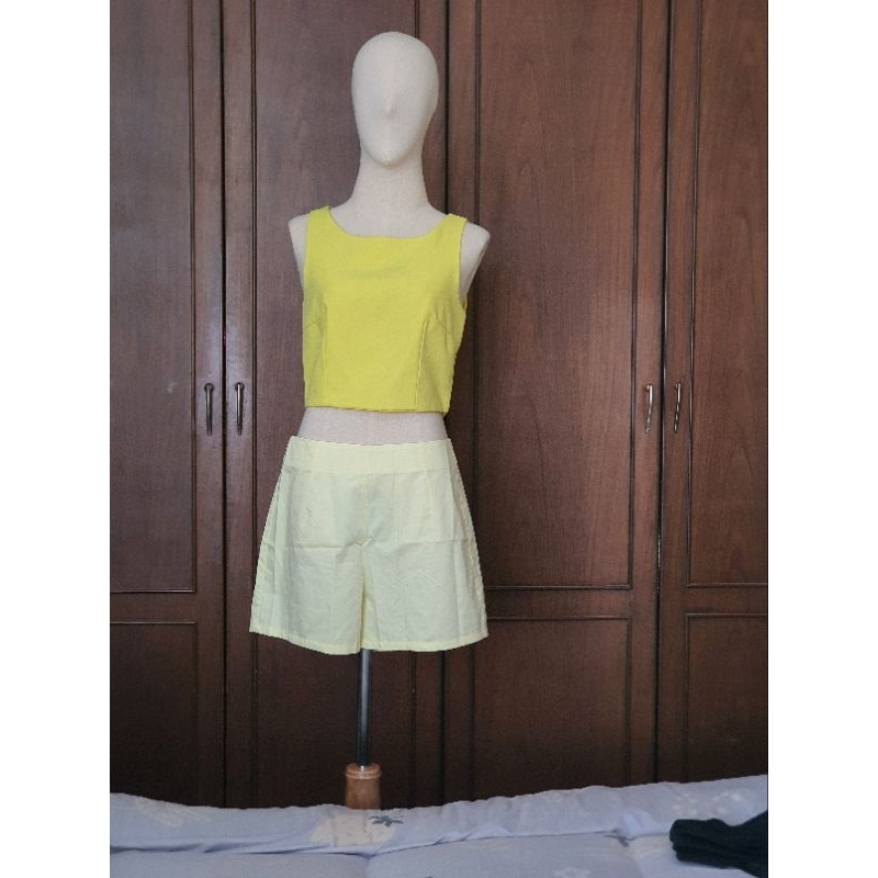 กางเกงขาสั้นสีเหลือง แบรนด์ haas ไซส์ L