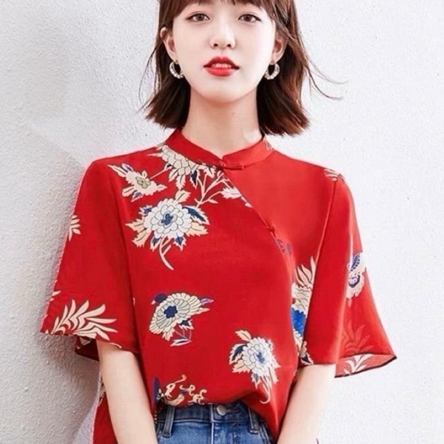 {พร้อมส่ง} ( N- กี่เพ้าตำนาน) เสื้อแขนสั้นสีแดง คอจีน กระดุมปาดข้าง พิมพ์ลายดอกไม้ ผ้าดี ใส่สบาย