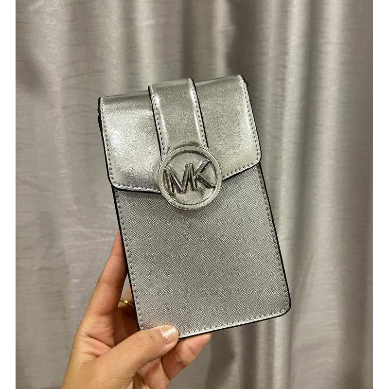 MICHAEL KORS Crossbody bag  สีเงิน🩶🤍  MK phone bag