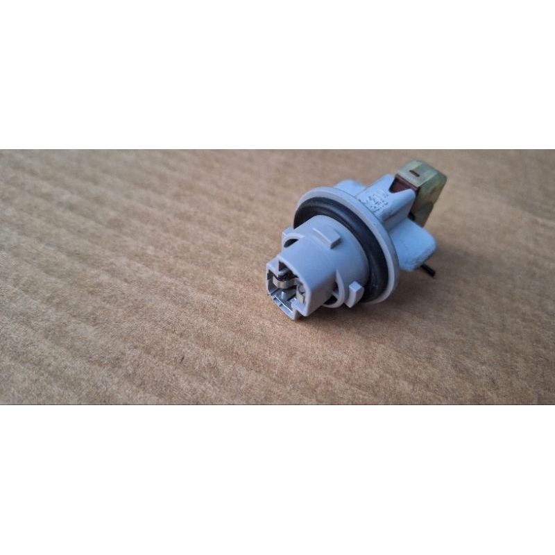 ขั้วไฟเลี้ยว HONDA แท้ พร้อมปลั๊ก ใช้กับหลอด T20