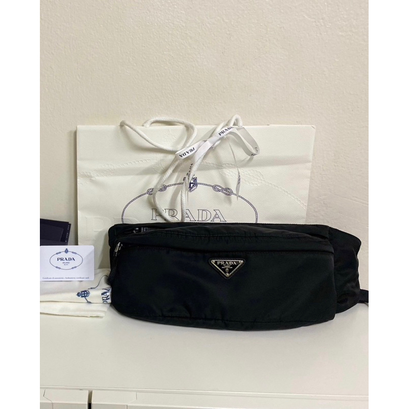 กระเป๋าPRADA รุ่น unisex Body waist shoulder bag สีดำ Tessuto nylon Saffiano leather ของแท้จาก shop