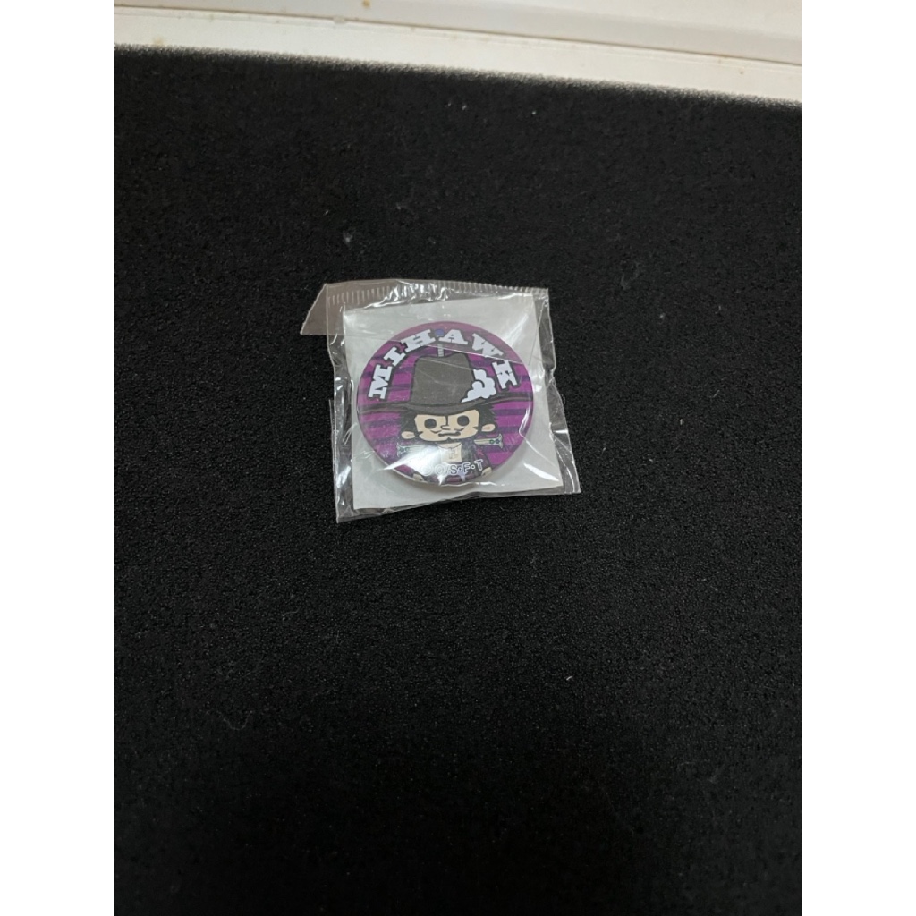 เข็มกลัด One Piece Mihawk Pin Badge