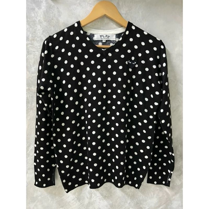 Play Comme Des garcons เสื้อยืดไหมพรม แขนยาว คอวีสีดำลายจุดขาว 40/24"สภาพดี ของแท้CDG