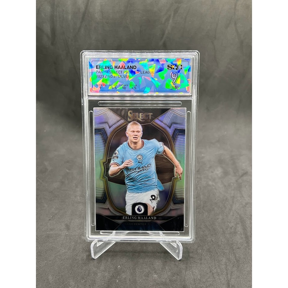 การ์ดนักฟุตบอล ERLING HAALAND /Panini Select Premier League 2023 / No.61 Silver /SQC Graded 9 Mint +