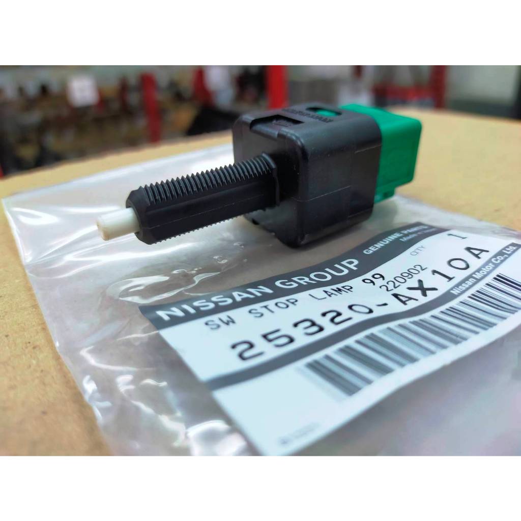 สวิทช์ไฟเบรค สำหรับ NISSAN NAVARA NP300 (D23T) **ทักสอบถามก่อนสั่งซื้อทุกครั้ง** สินค้าอะไหล่แท้นิสสัน (25320-AX10A)