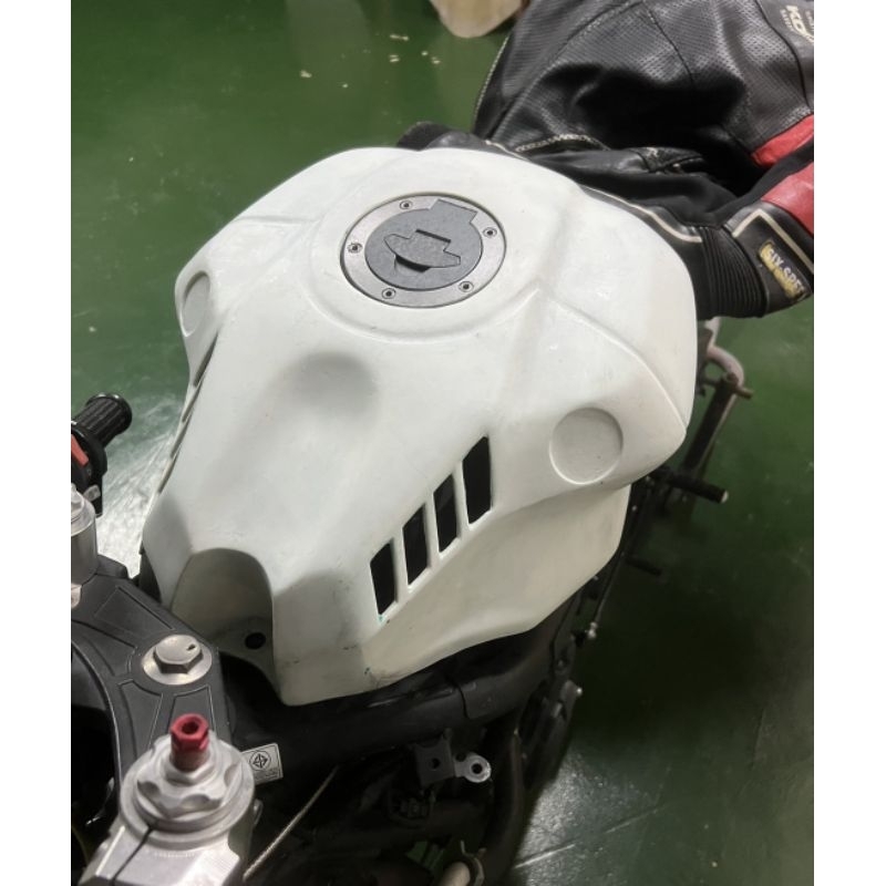 ครอบถัง R3 โฉมแรก ปี 2015-2017