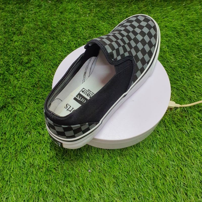 รองเท้า สวมสลิป ออน ลีโอสตาร์ ASI