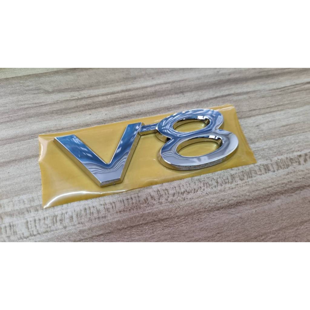 โลโก้ตัวอักษร V8 ติ โตโยต้า แลนด์ครูซเซอร์ ขนาด 9 * 3.2 cm TOYOTA LANDCRUISER 200 5.7 *V8* letter lo