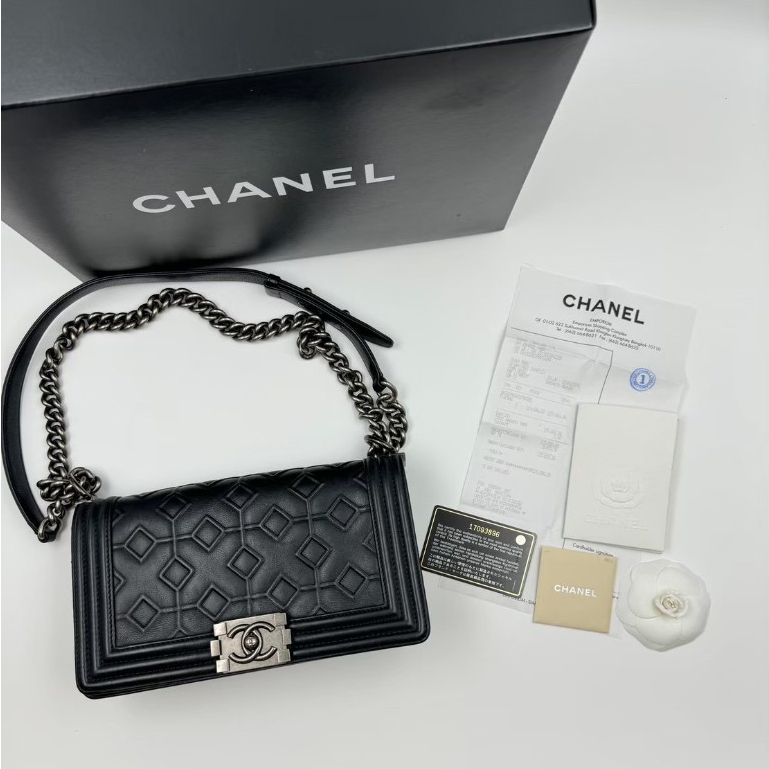 (มือสอง) Chanel Boy 10 Limited Edition Holo17 สภาพใช้งาน