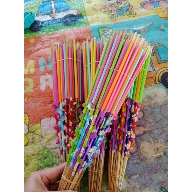 ไม้เสียบกฐินแบบตกแต่ง (ใส่หลอดพันท้ายแต่ไม่มีหัว)สามารถนำไปตกแต่งใส่หัวได้เอง 🙂🙂1มัดมี50ก้าน สินค้าพร้อมส่ง
