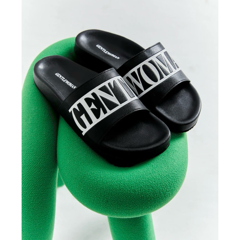 Gentlewoman มีโค้ดลด30% รองเท้าแตะ ขาว ดำ พร้อมถุงกระดาษ ของแท้จากชอป