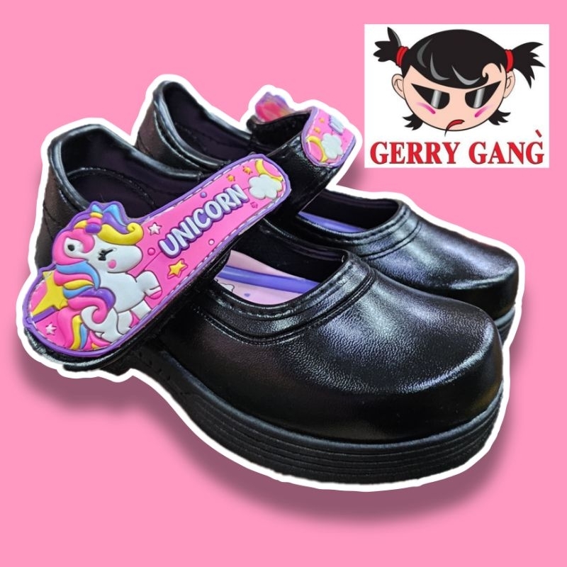 รองเท้านักเรียนหญิง Gerry Gang