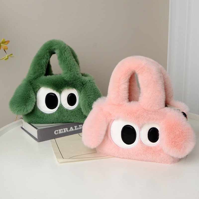 กระเป๋าCrossbody ขนฟูนิ่ม แต่งสายโซ่ กระเป๋าถือลายการ์ตูนสุนัข [ พร้อมส้ง }