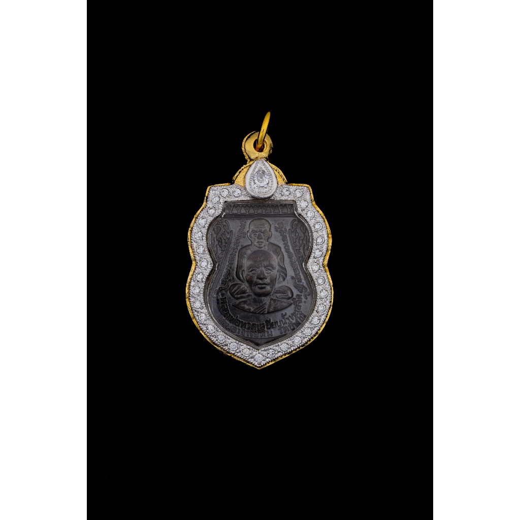 เหรียญเสมาพุทธซ้อน หลวงปู่ทวด วัดช้างให้ (รมดำ) ปี 2562 (เลี่ยมกรอบ พร้อมสร้อย)