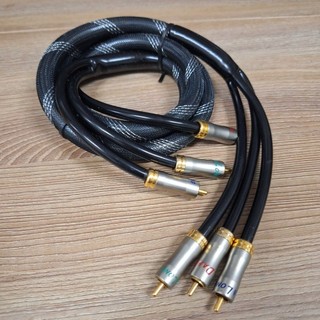 สาย component AV 3 ออก 3 แดงเขียวน้ำเงิน ความยาว 1.5 เมตร หัวโลหะ สายถักสีดำ