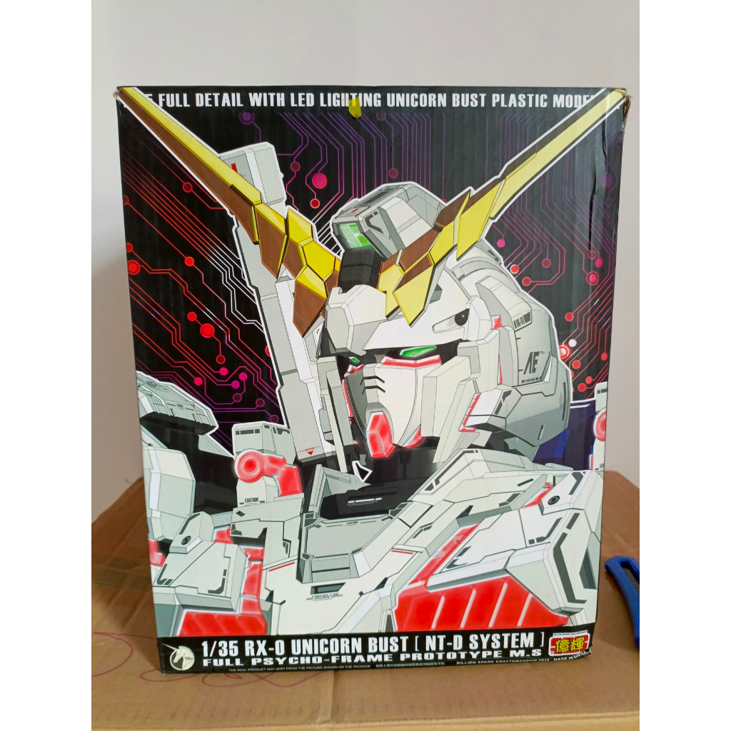 1/35 RX-0 Unicorn Gundam Head Bust (Red psycho frame) + LED [Yihui] มีของพร้อมส่งทันที