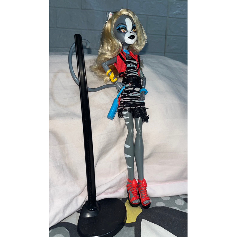 ตุ๊กตาMonster high ของแท้100% ( Meowlody )