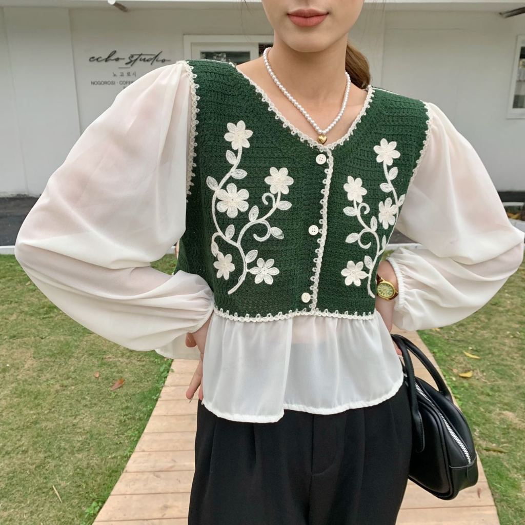 fashiongirl1688 เสื้อถัก ลายดอกไม้ ดีเทลปักเดินเส้นด้วยลูกปัด มี 3 สี เขียว แดง ครีมแต่งแขนยาวสวยงาม