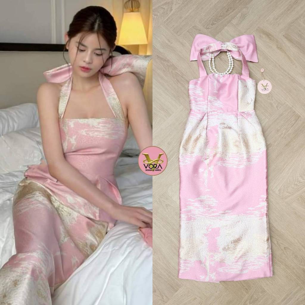 VORA Dress ยาว สายเดี่ยวคล้องคอ ด้านหลังแต่งโบว์ใหญ่และสร้อยไข่มุก