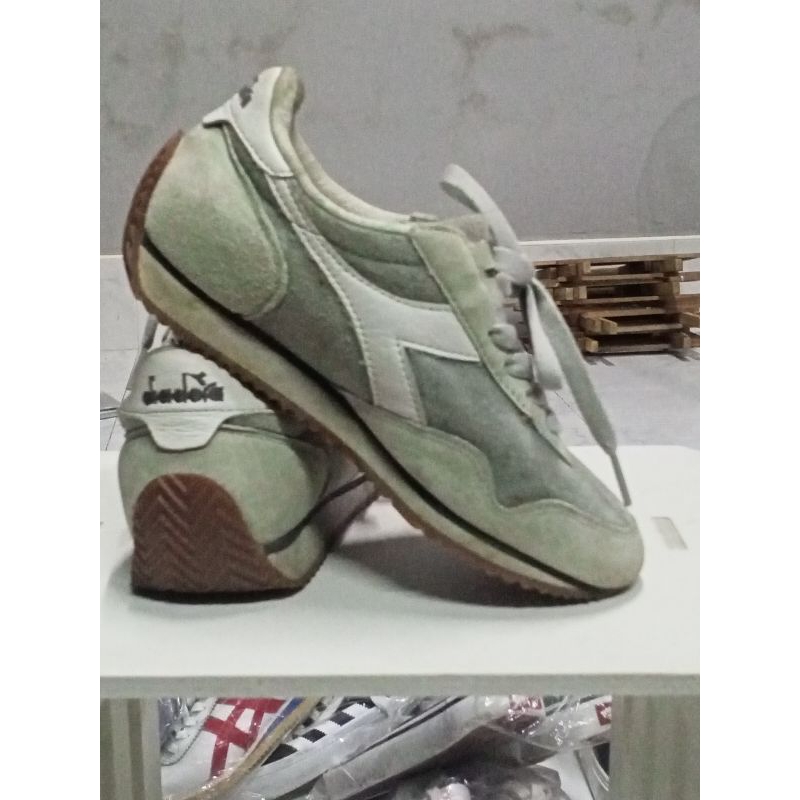 รองเท้าผ้าใบ Diadora