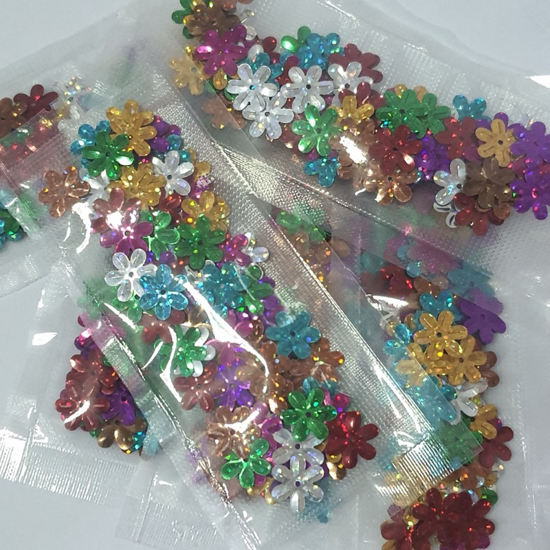 ใบเลื่อม แบบคละสี และแบบสี ให้เลือกหลากหลาย จำนวน 100 ชิ้น