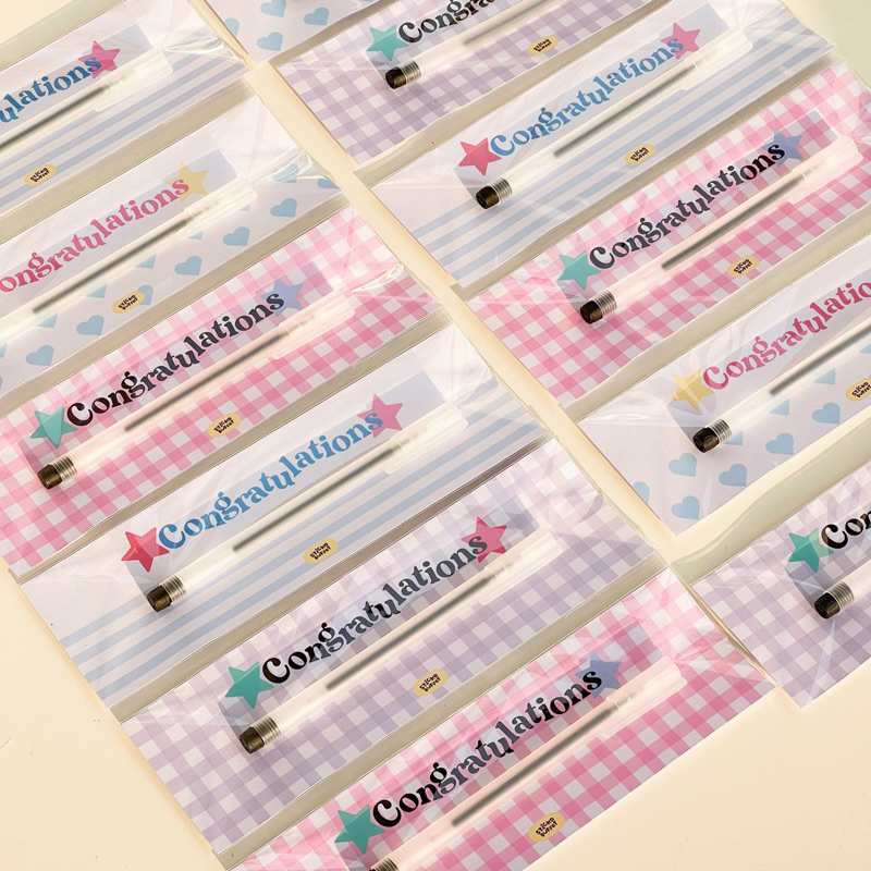 (พร้อมส่ง) ของขวัญปัจฉิม ปากกา ดินสอพร้อมแพ็คเกจน่ารัก ลาย Congratulatios ของขวัญแจกเพื่อน