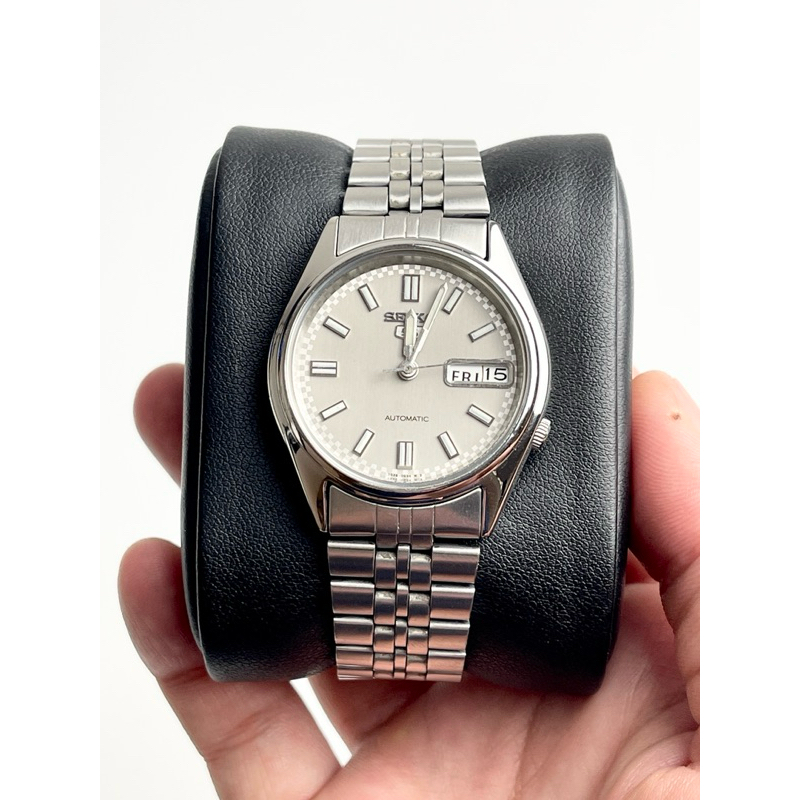 Seiko 5 Automatic (7S26) Grey Detailed Dial Close backcase