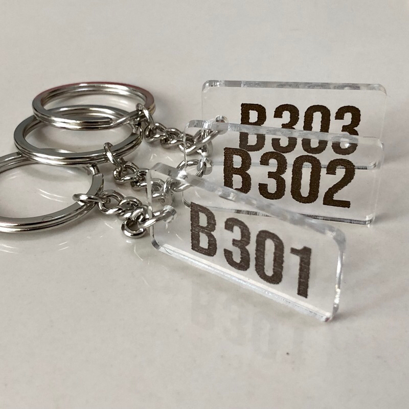 setพวงกุญแจอะคริลิคใส ยิงเลเซอร์ ขนาด 2x4cm. ราคาต่อชุด(แจ้งเลขในแชท) - รูปที่ 3