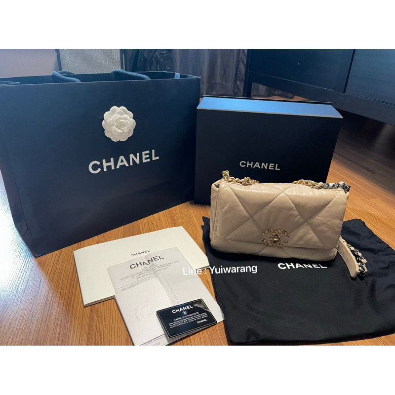 Chanel19 Size26 holo30 มือ2  อุปกรณ์ครบพร้อมใบเสร็จตัวจริง สภาพดีมาก99%
