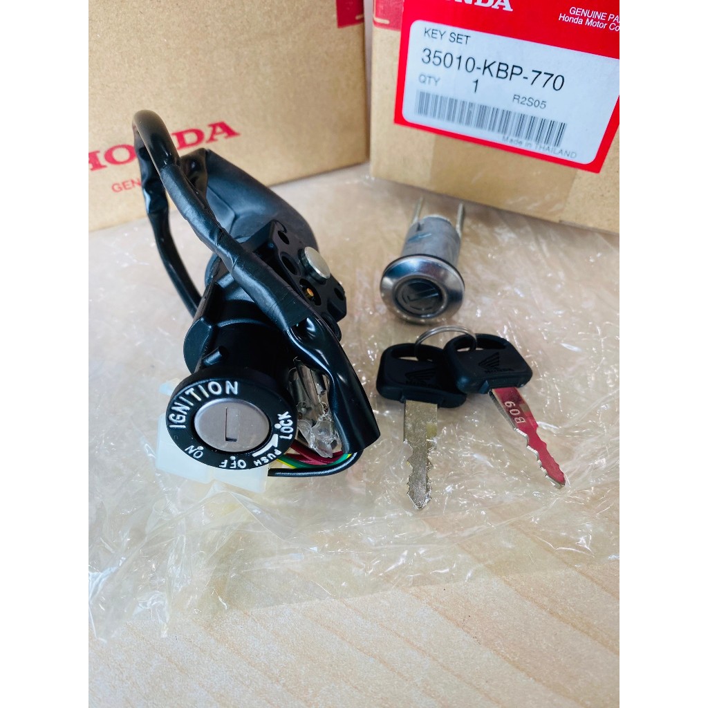 (แท้ศูนย์) สวิทช์กุญแจชุดใหญ่ พร้อมกุญแจล็อคเบาะ (กุญแจดอกเล็ก) DASH แดช (35010-KBP-770)