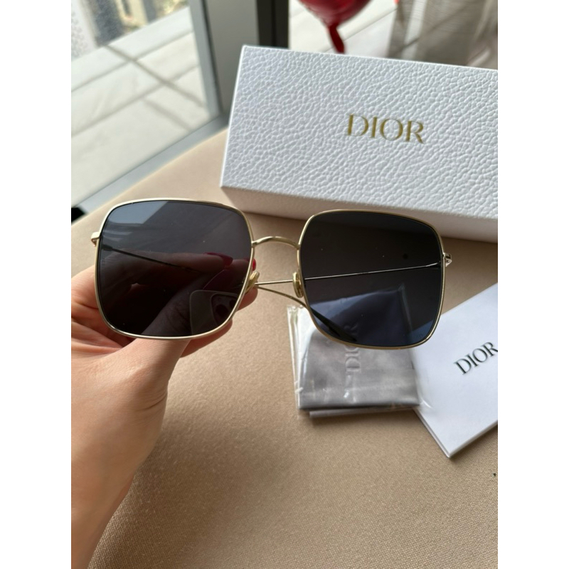 แว่นกันแดด dior ของแท้ เลนส์น้ำเงิน ก้านทอง