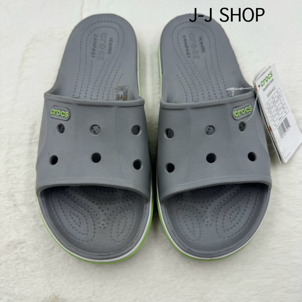 รองเท้าแตะ Crocs แบบสวมสำหรับผู้หญิงและผู้ชายรุ่นใหม่ไซส์ 36 ถึง 46 งานสวยน้ำหนักเบาราคาถูกสินค้ามีคุณภาพ ห้ามพลาดนะคะ