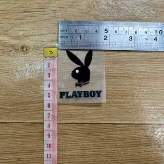 ตัวรีดติดเสื้อ ติดหมวก แบรนด์ Offwihte , Playboy , Patagonia , Uniqlo ติดได้ทุกเนื้อผ้า สั่งทำได้ ใช้งานง่าย