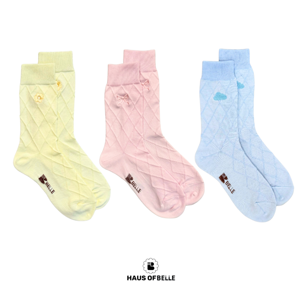 Signature Imprint ถุงเท้าปักลาย พร้อม Texture ทอนูน แบรนด์ Haus Of Belle