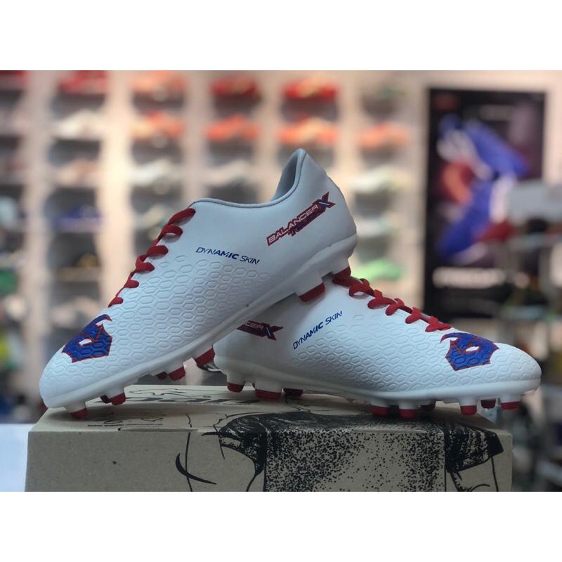 รองเท้าฟุตบอล Pan balancer touch x T5