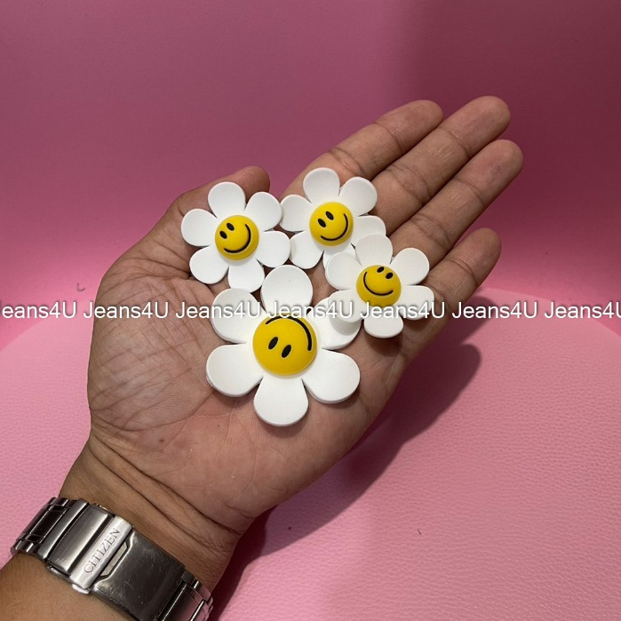 ตัวติดรองเท้า แบบสามมิติ ราคาต่อ 1ดอก ติดรองเท้ามีรู