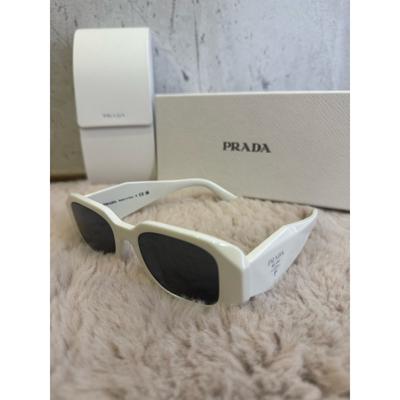 แว่นกันแดดกรอบขาวPrada 🔴Sold