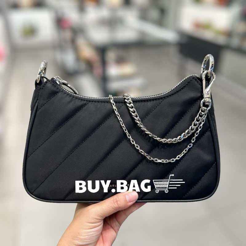 CHARLES & KEITH (ใช้โค้ดลด30%) Philomena Puffy Chain-Strap Crossbody Bag รหัสสินค้า CK2-80151347 กระเป๋าสะพายข้าง