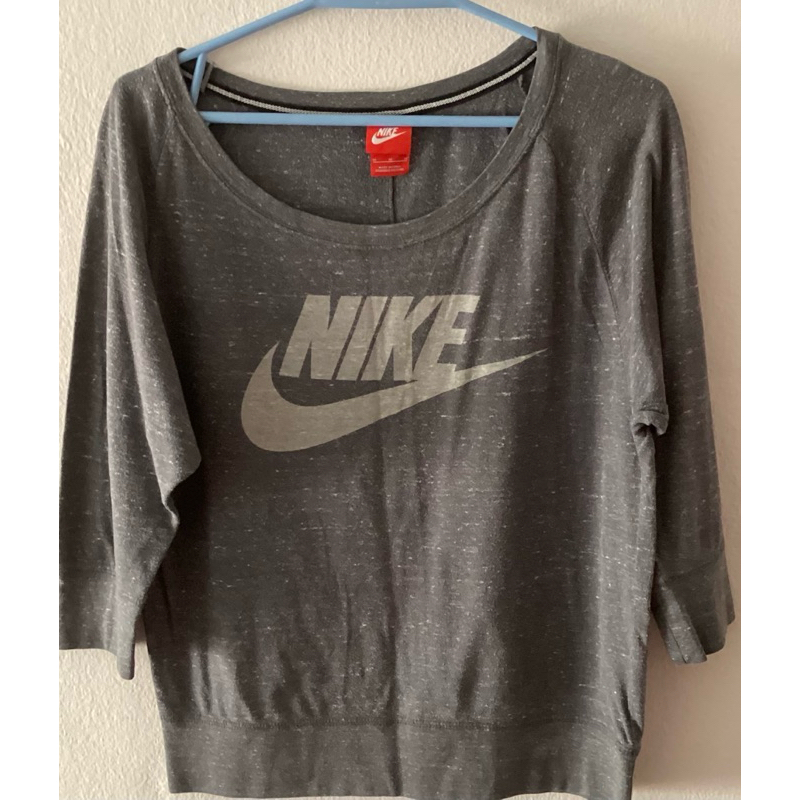 เสื้อสเวตเตอร์คอกลม Nike