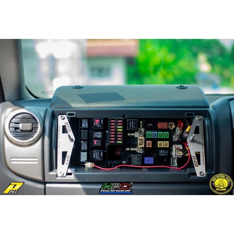 ชุดแป้นสแตนเลสพร้อมปุ่มกด สำหรับรถD-max ย้ายกล่องฟิวส์แล้วหลุดบ่อย