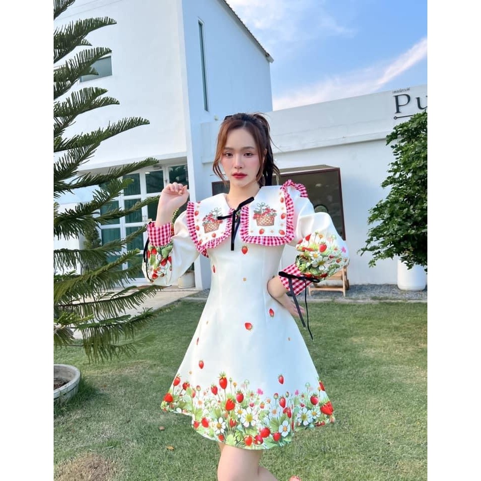 งานป้าย Bellita การันตีเสื้อผ้าคุณภาพ เดรสสั้นแขนยาวสีขาว พิมพ์ลายสตอเบอรี่ น่ารักมากกก