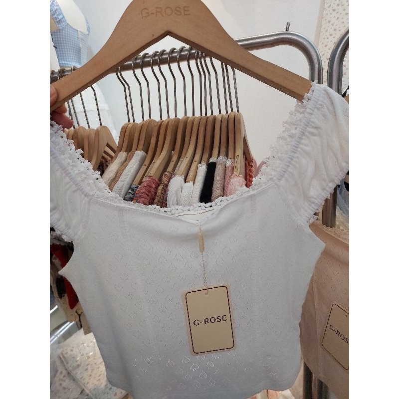 เสื้อเปิดไหล่ G-rose  ผ้ายืด เนื้อนิ่ม สีสวยหวาน เหมือนดอกไม้