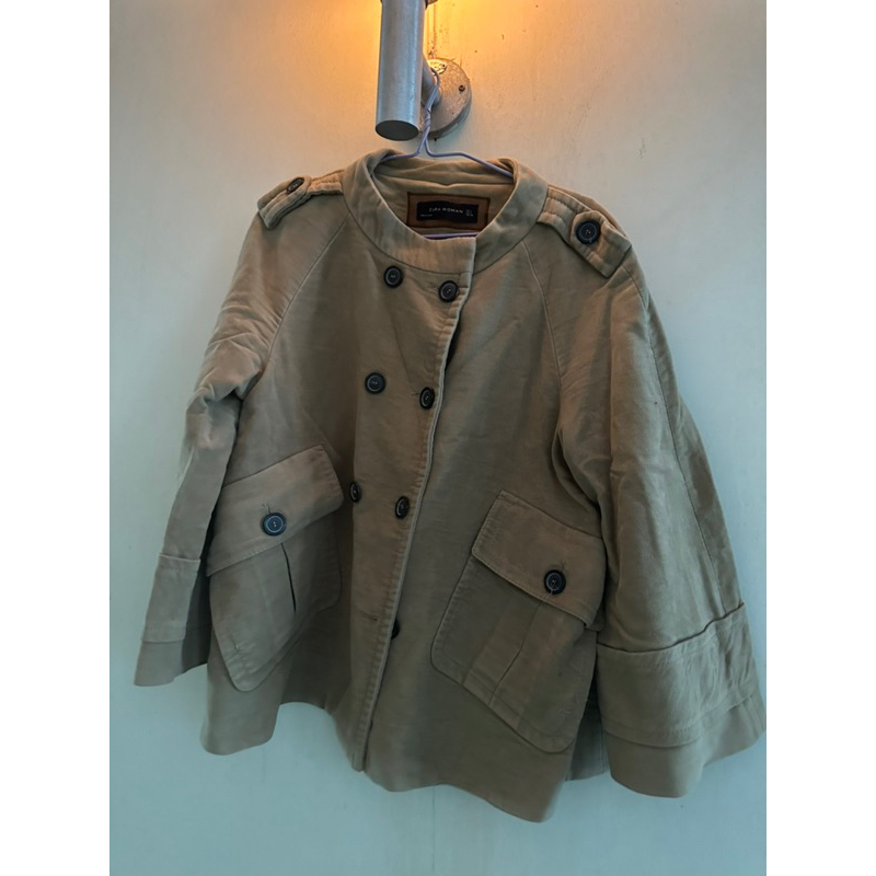 coat ส้้น Zara สีครีม มือสอง สภาพ 70% size L