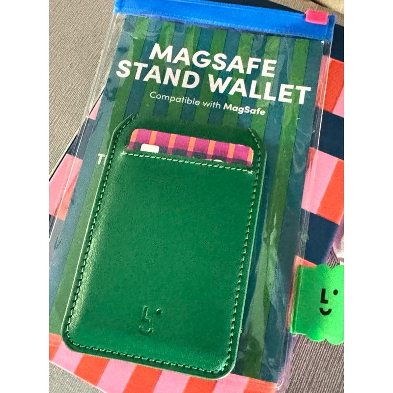 ส่งต่อ Magsafe wallet 💚🧡 The local collective