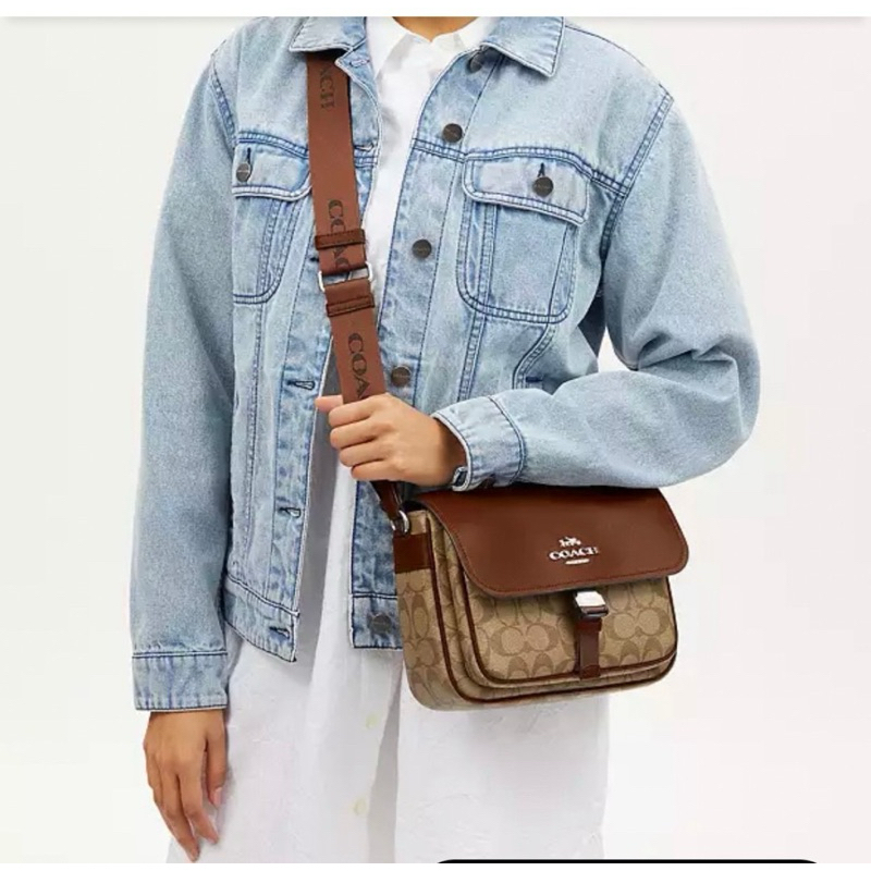 Coach Pace Messenger Bag In Signature Canvas CR131