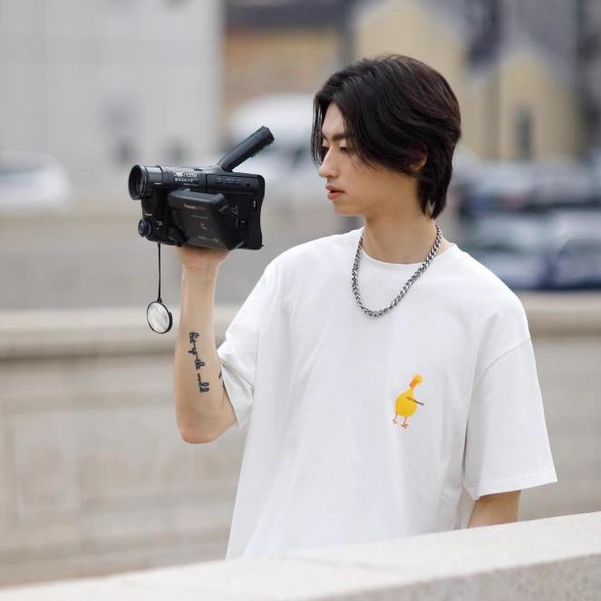fashiongirl1688เสื้อยืดคอกลมแขนสั้นสกรีนเป็ดหน้า-หลังใส่ได้ทั้งชายหญิงดีไซน์น่ารักเรียบง่ายแมทช์ง่าย